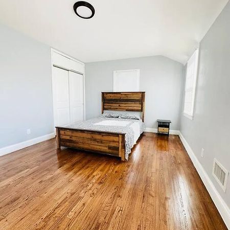 Cheerful 4-Bedroom Home With Free Parking Elmont エクステリア 写真