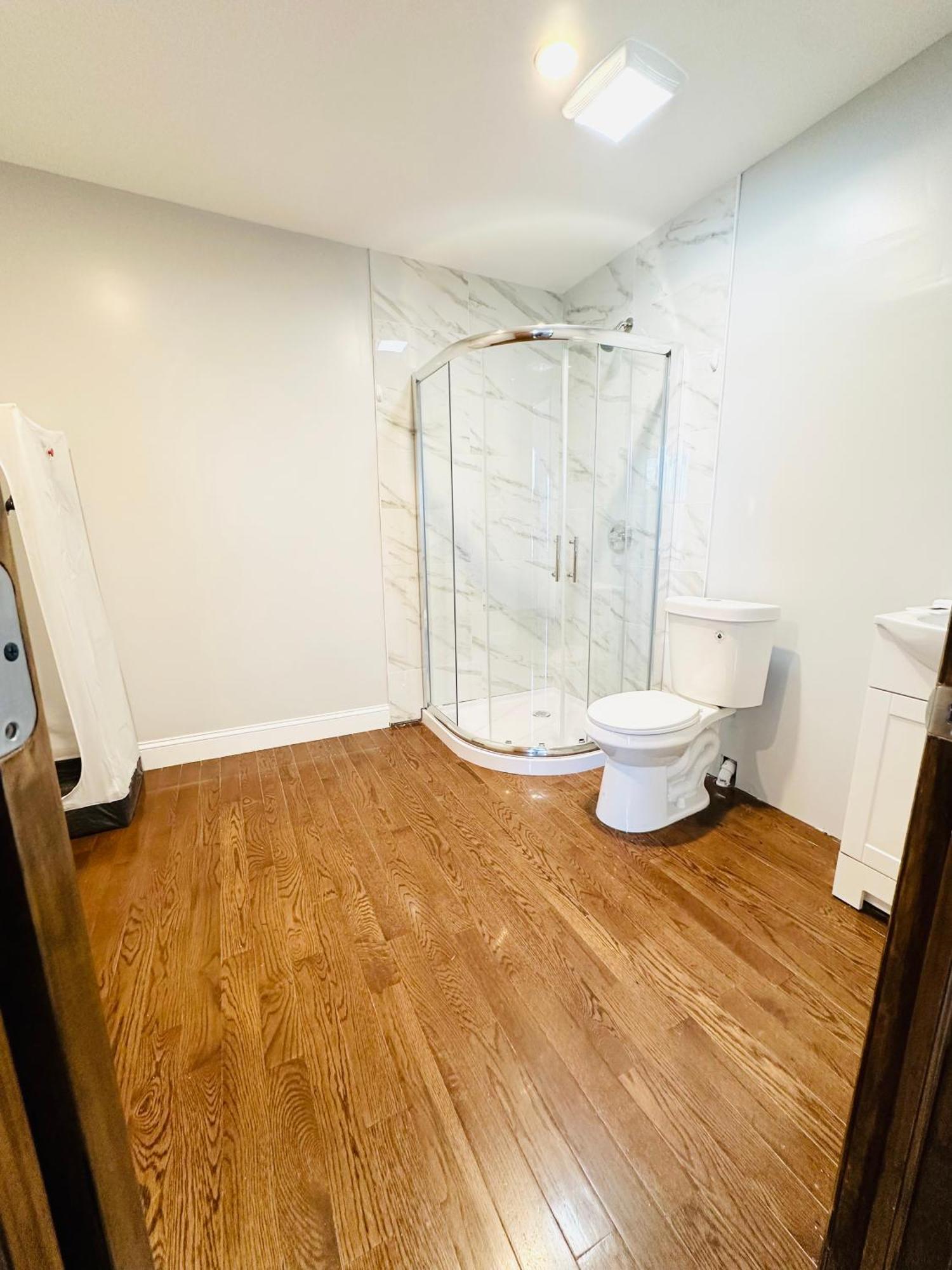 Cheerful 4-Bedroom Home With Free Parking Elmont エクステリア 写真